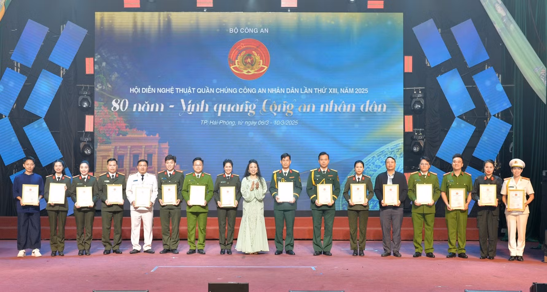 25 tiết mục đoạt giải A Hội diễn nghệ thuật quần chúng CAND khu vực 1 -0