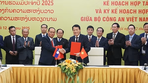 Hội Hữu nghị Việt Nam - Lào trong CAND vun đắp mối quan hệ hữu nghị vĩ đại, đoàn kết đặc biệt, hợp tác toàn diện Việt Nam - Lào