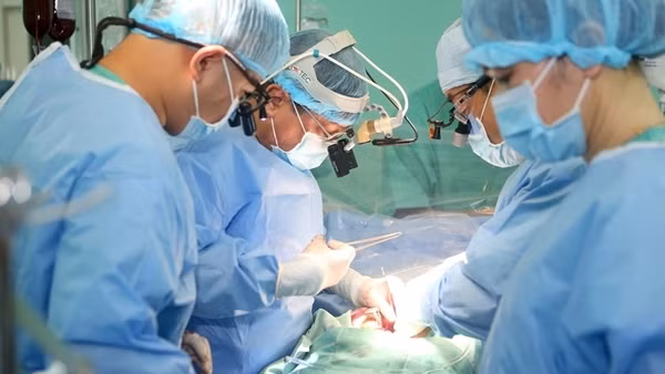 Người đàn ông suy tim giai đoạn cuối được cứu sống nhờ ca ghép tim thần kỳ