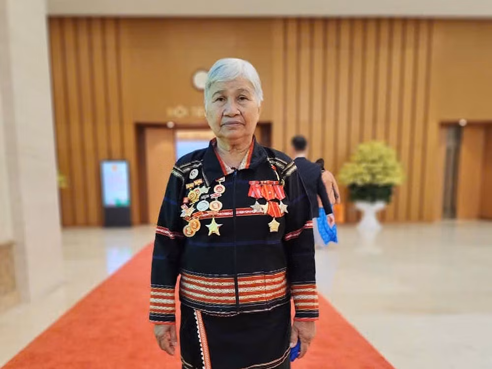 Nữ anh hùng ở ngôi làng anh hùng -0
