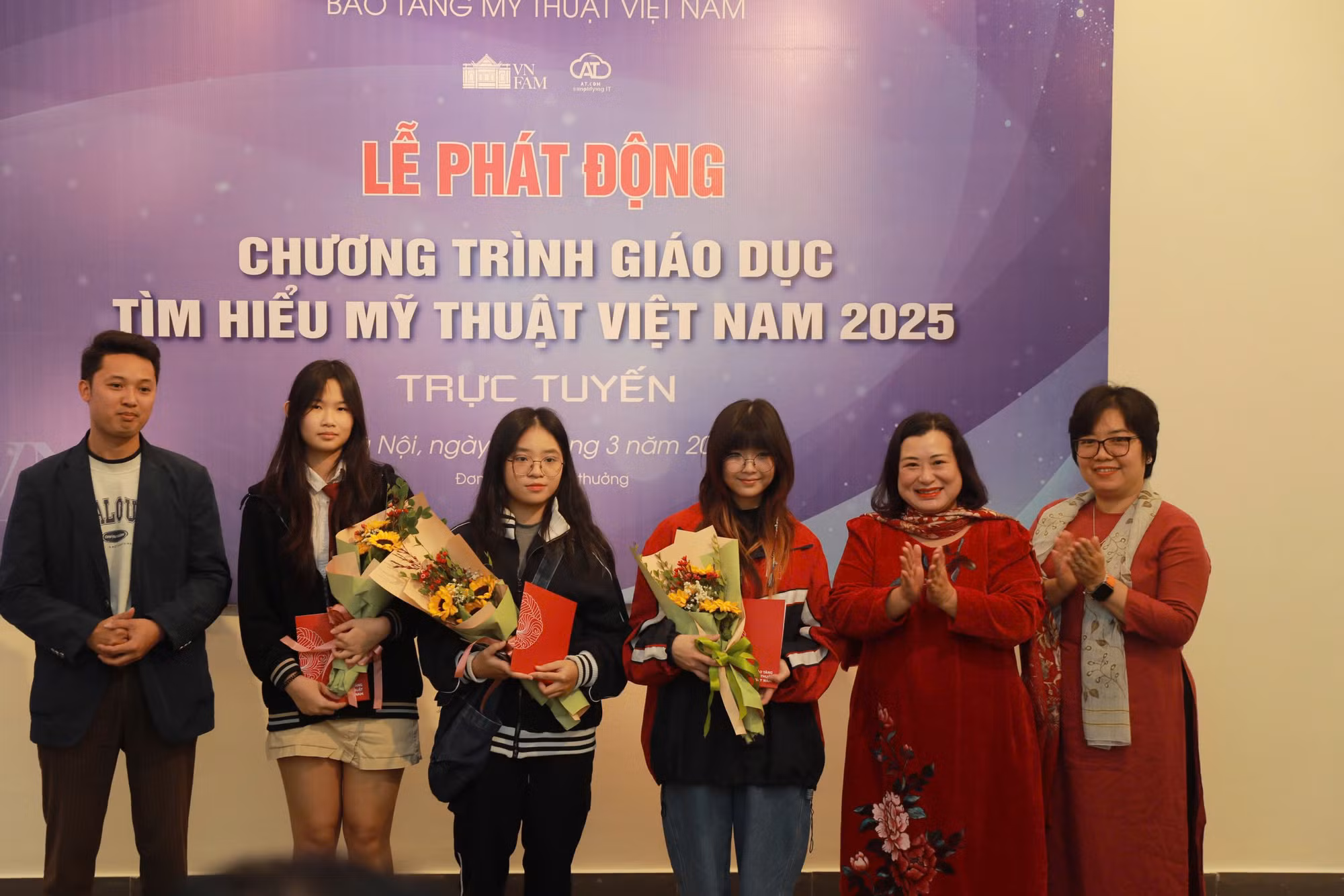 Người trẻ hào hứng tham gia thi tìm hiểu mỹ thuật Việt Nam trực tuyến -2
