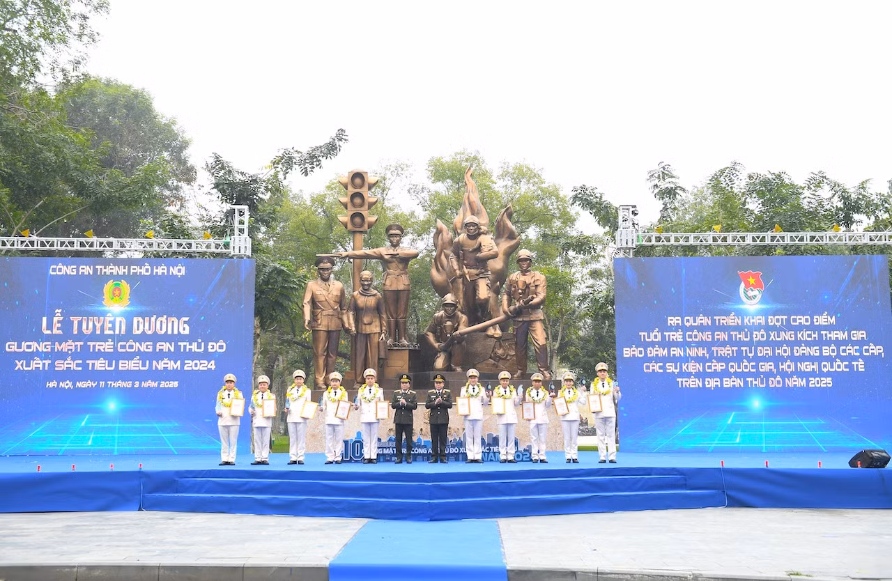 Tuyên dương 10 gương mặt trẻ Công an Thủ đô xuất sắc, tiêu biểu năm 2024 -0