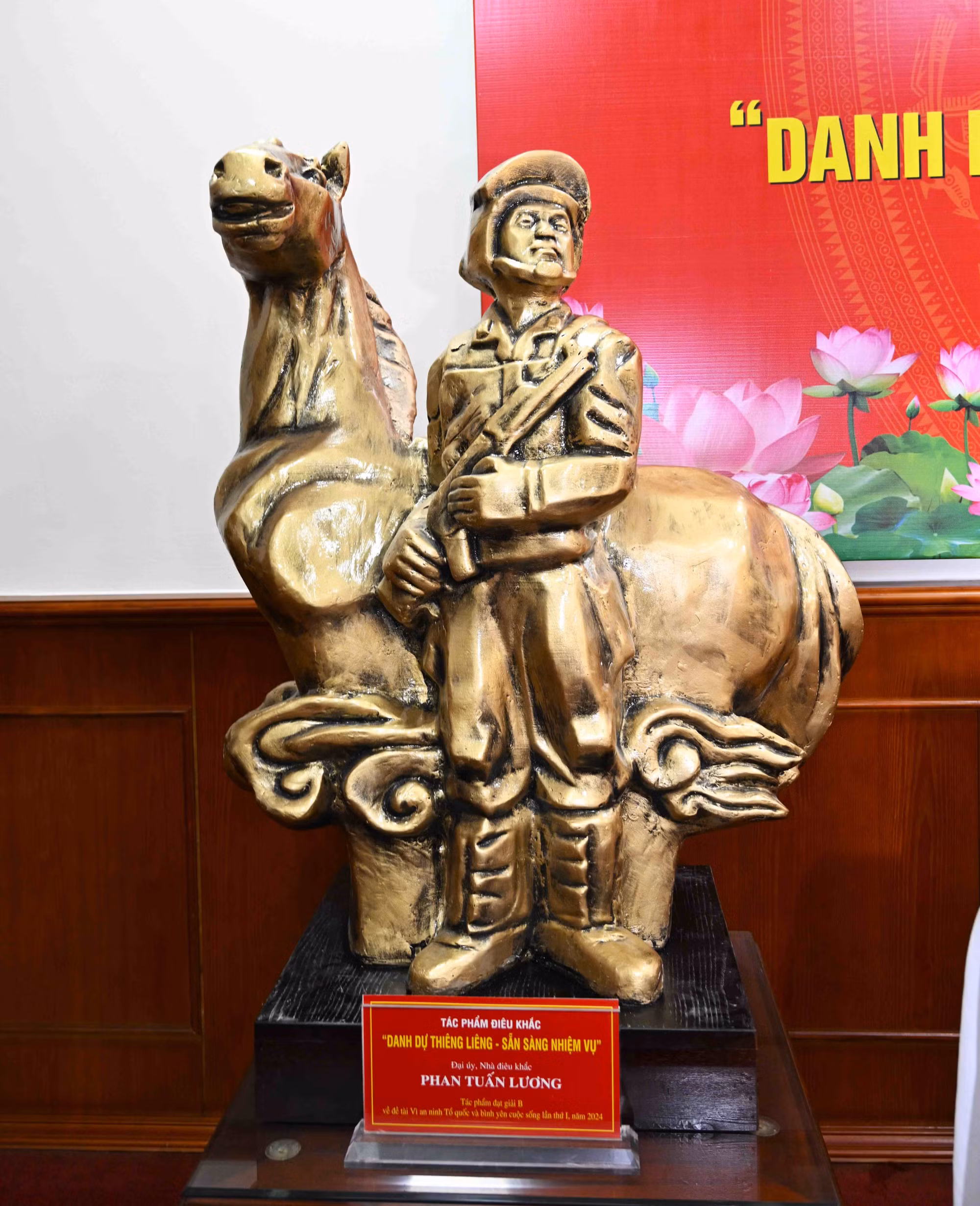 Bảo tàng CAND tiếp nhận nhiều hiện vật đặc biệt của Công an tỉnh Cao Bằng -0