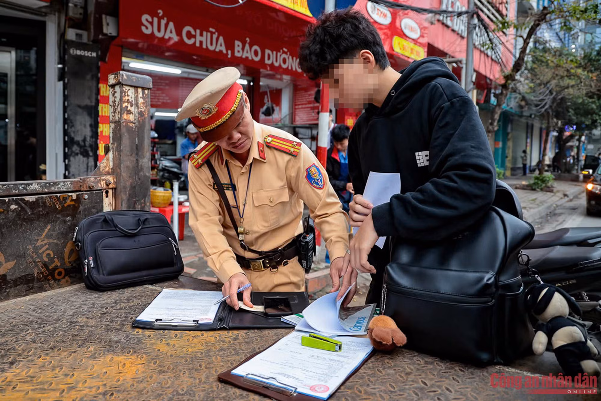 Kiên trì xử lý học sinh vi phạm giao thông trên địa bàn Thủ đô -4