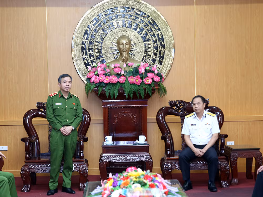 Thắt chặt phối hợp giữa CAND và lực lượng Hải quân Việt Nam nơi đầu sóng ngọn gió -0