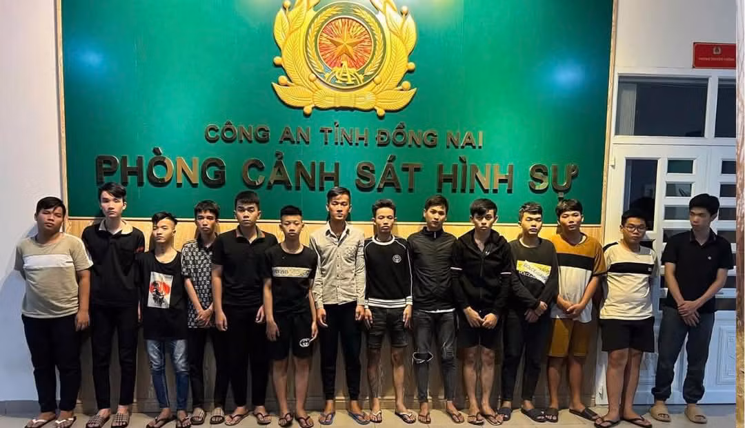 Tạm giữ hàng chục đối tượng mang hung khí tự chế đi giải quyết mâu thuẫn -0