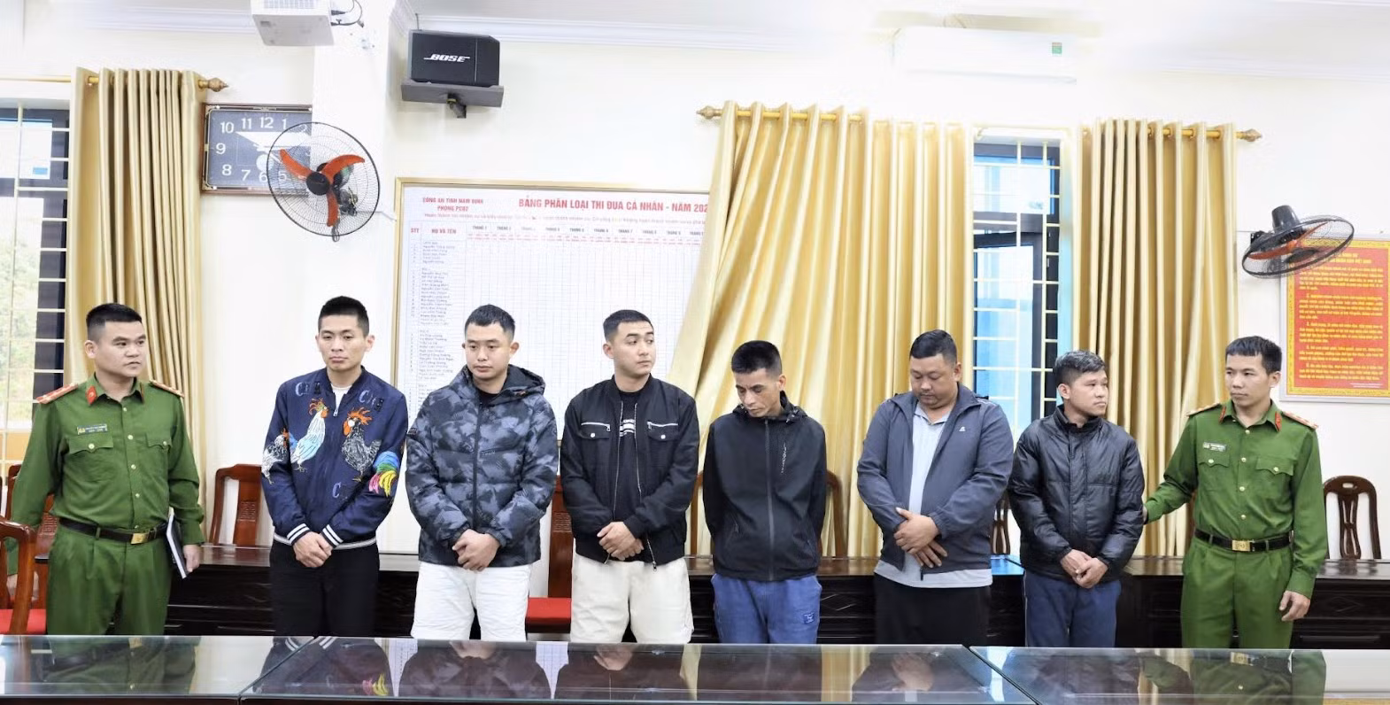 Bắt quả tang nhóm bạc xóc đĩa dịp nghỉ lễ -0