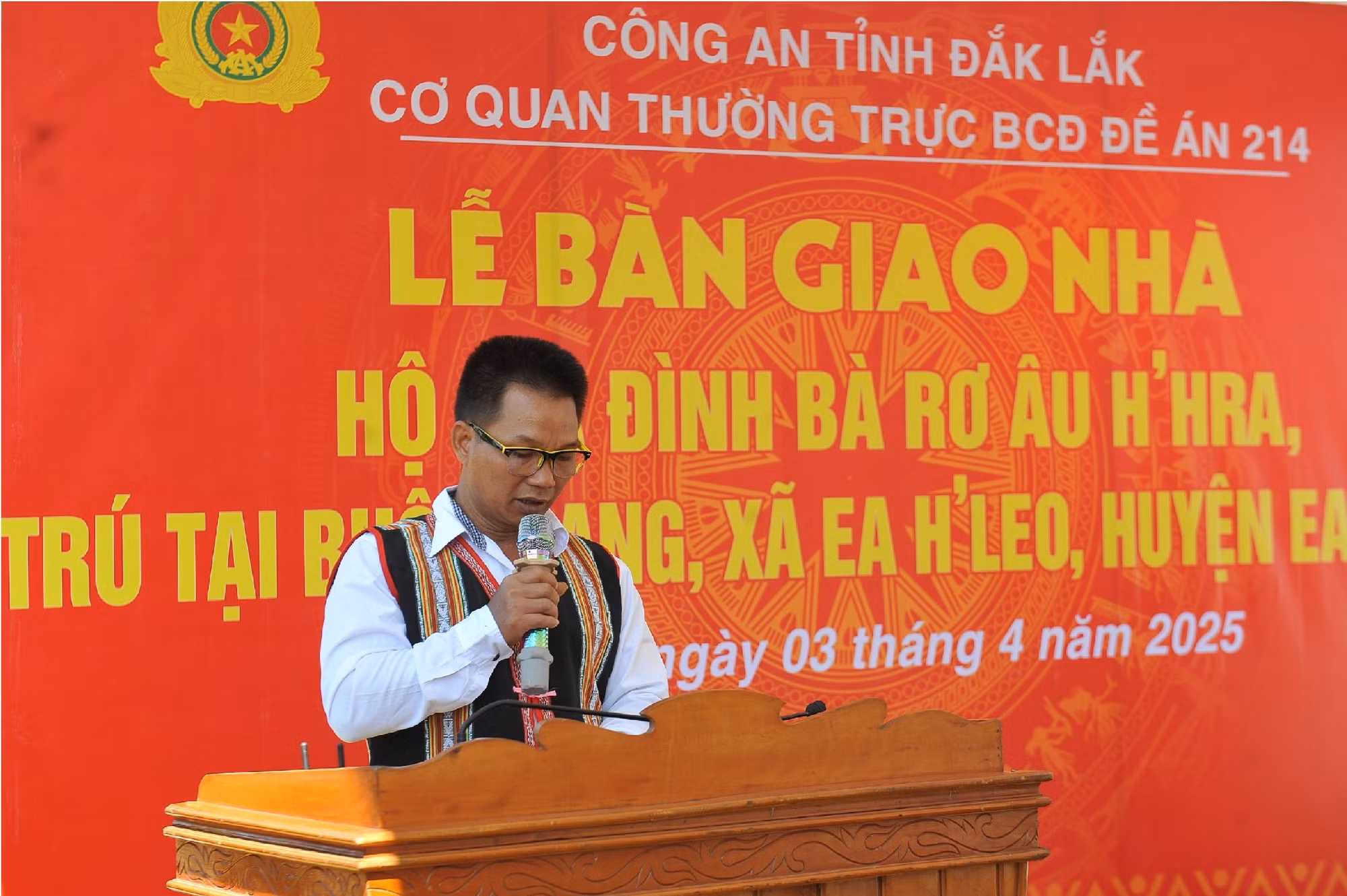 Công an Đắk Lắk bàn giao nhà tình nghĩa cho công dân hồi hương -0