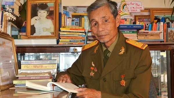 Bài 3: Trúng đạn M79, bị mất một mắt vẫn xung phong ra trận