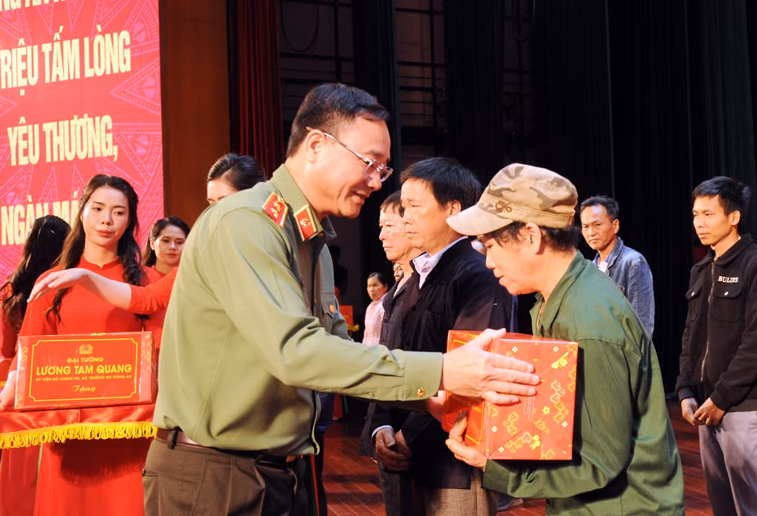 Phấn đấu hoàn thành xóa nhà tạm, nhà dột nát vượt mức để các hộ nghèo sớm có chỗ ở ổn định -0