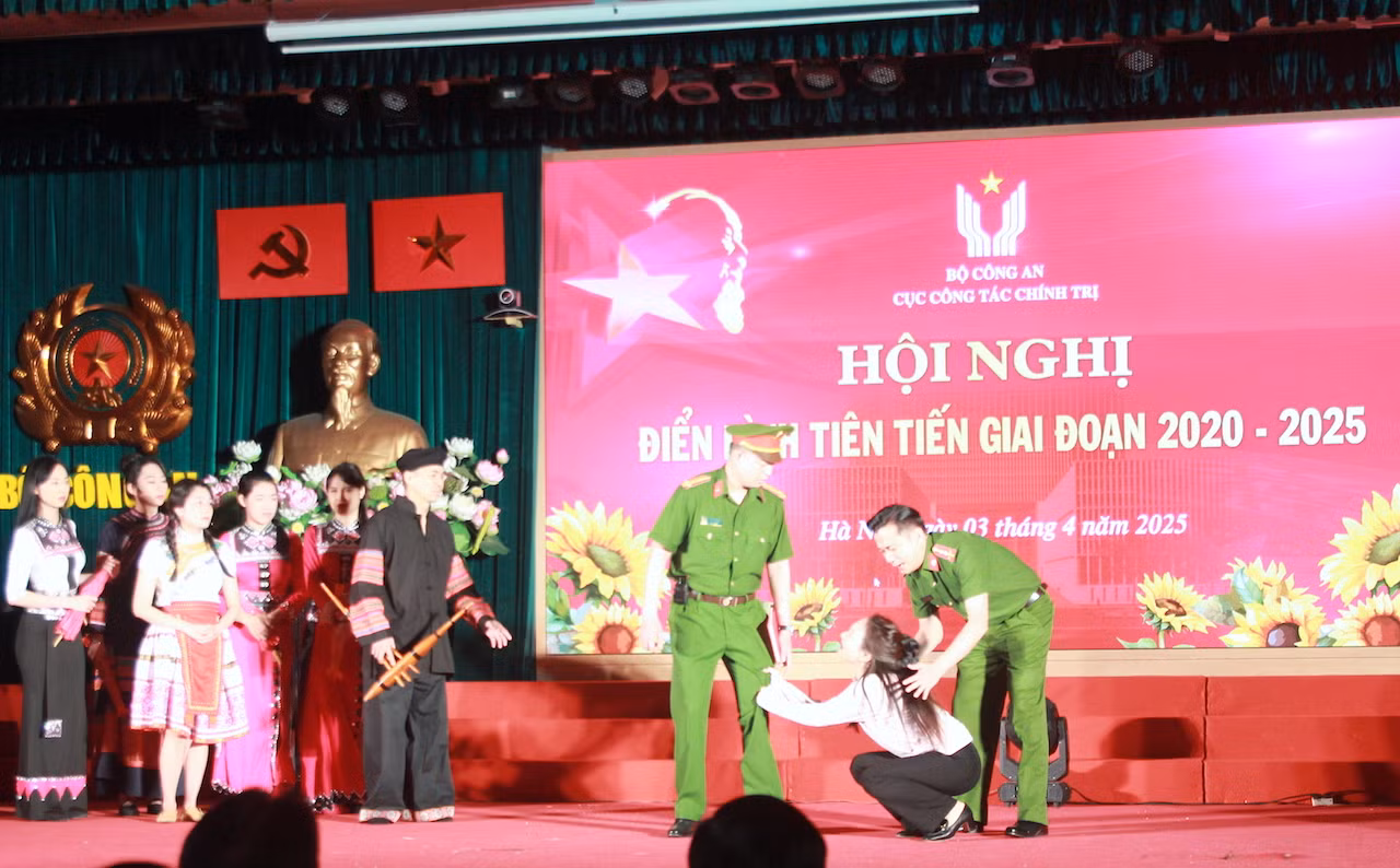Tuyên dương 20 điển hình tiên tiến trách nhiệm, sáng tạo của Cục Công tác chính trị -0