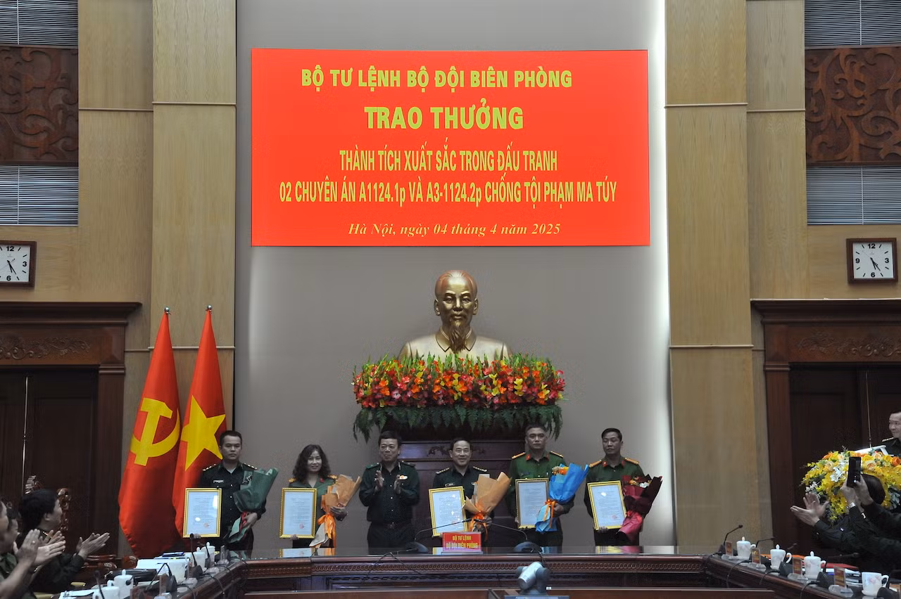 Khen thưởng các đơn vị triệt phá 2 chuyên án, thu giữ hơn 63 kg ma tuý -1