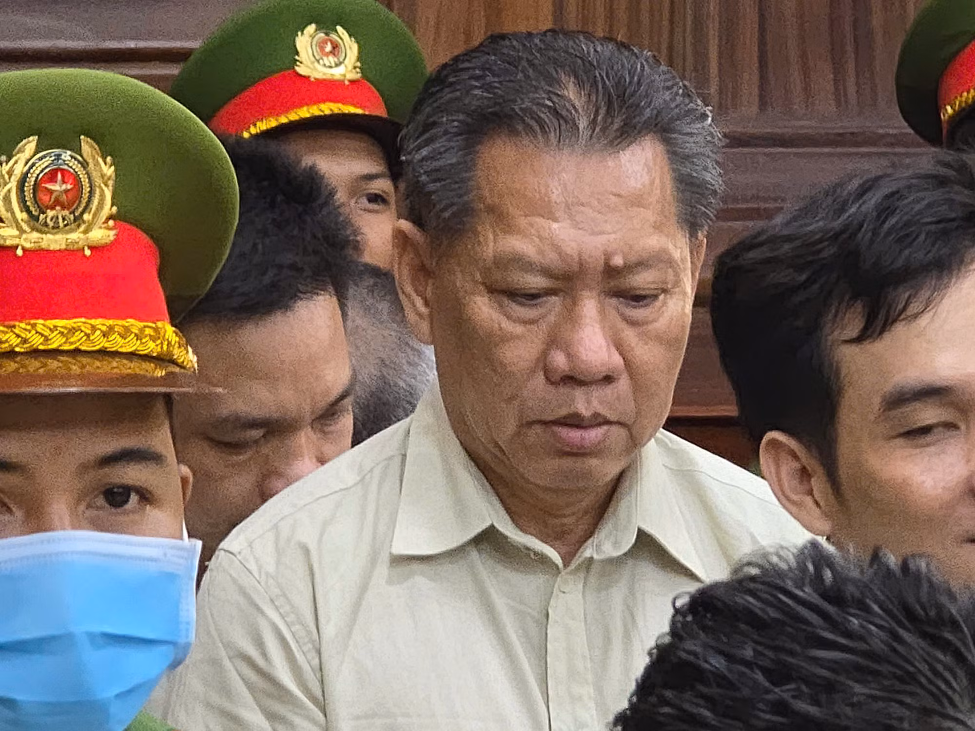 Cựu Chủ tịch An Giang lĩnh 8 năm 6 tháng tù vì tiếp tay cho “cát tặc” -0