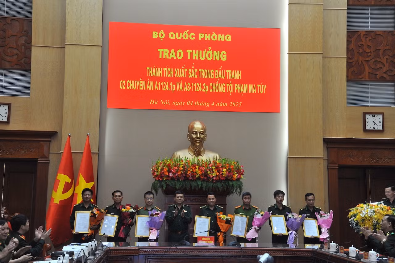 Khen thưởng các đơn vị triệt phá 2 chuyên án, thu giữ hơn 63 kg ma tuý -0