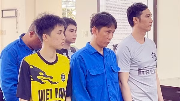 Tuyên án nhóm người tuồn ma túy vào buồng giam