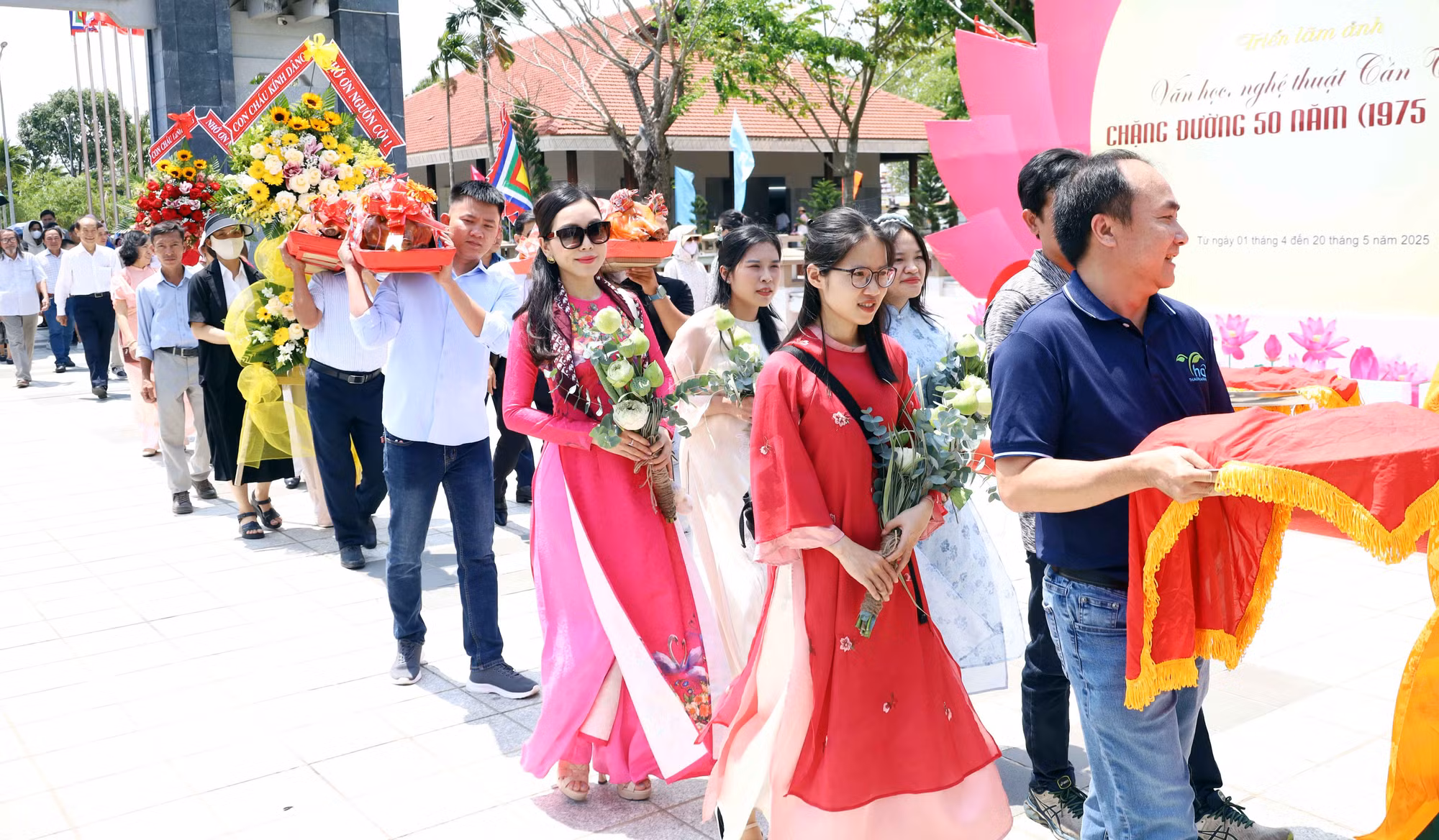 Các tỉnh, thành vùng Tây Nam Bộ dâng hương tưởng nhớ và tri ân các Vua Hùng -1