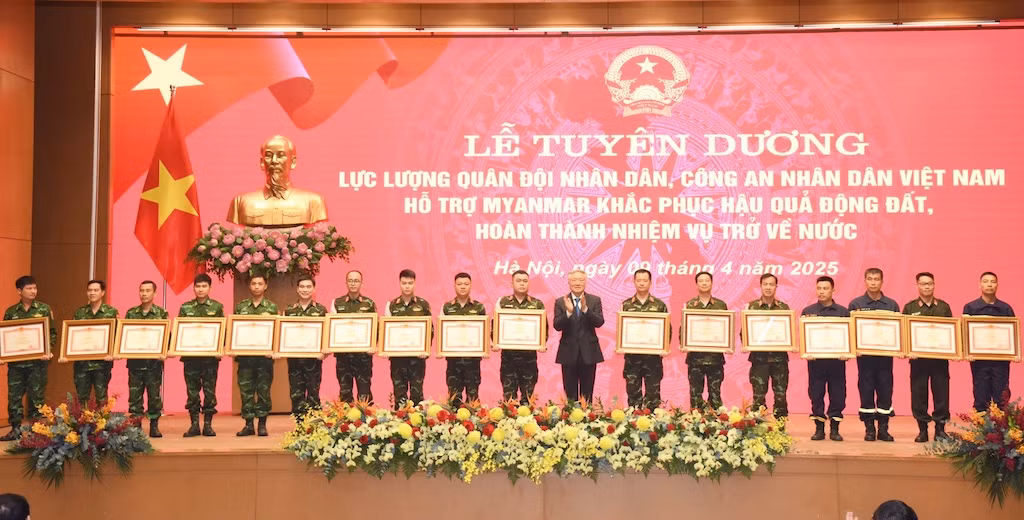Thủ tướng Phạm Minh Chính chủ trì lễ tuyên dương lực lượng Quân đội nhân dân, Công an nhân dân -0