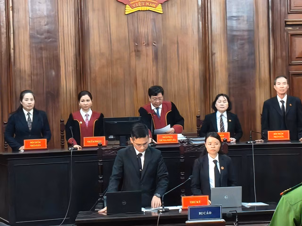 Cựu Chủ tịch An Giang lĩnh 8 năm 6 tháng tù vì tiếp tay cho “cát tặc” -0