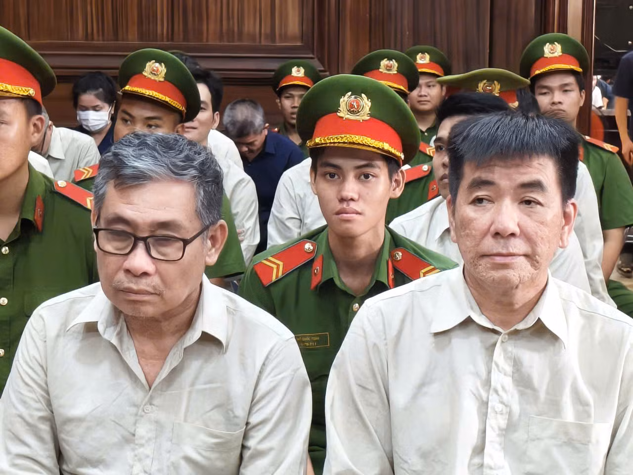 Cựu Chủ tịch An Giang lĩnh 8 năm 6 tháng tù vì tiếp tay cho “cát tặc” -0