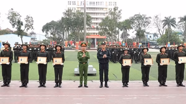 Học viên Trung cấp chính quy tuyển mới các trường CAND hoàn thành huấn luyện đầu khoá