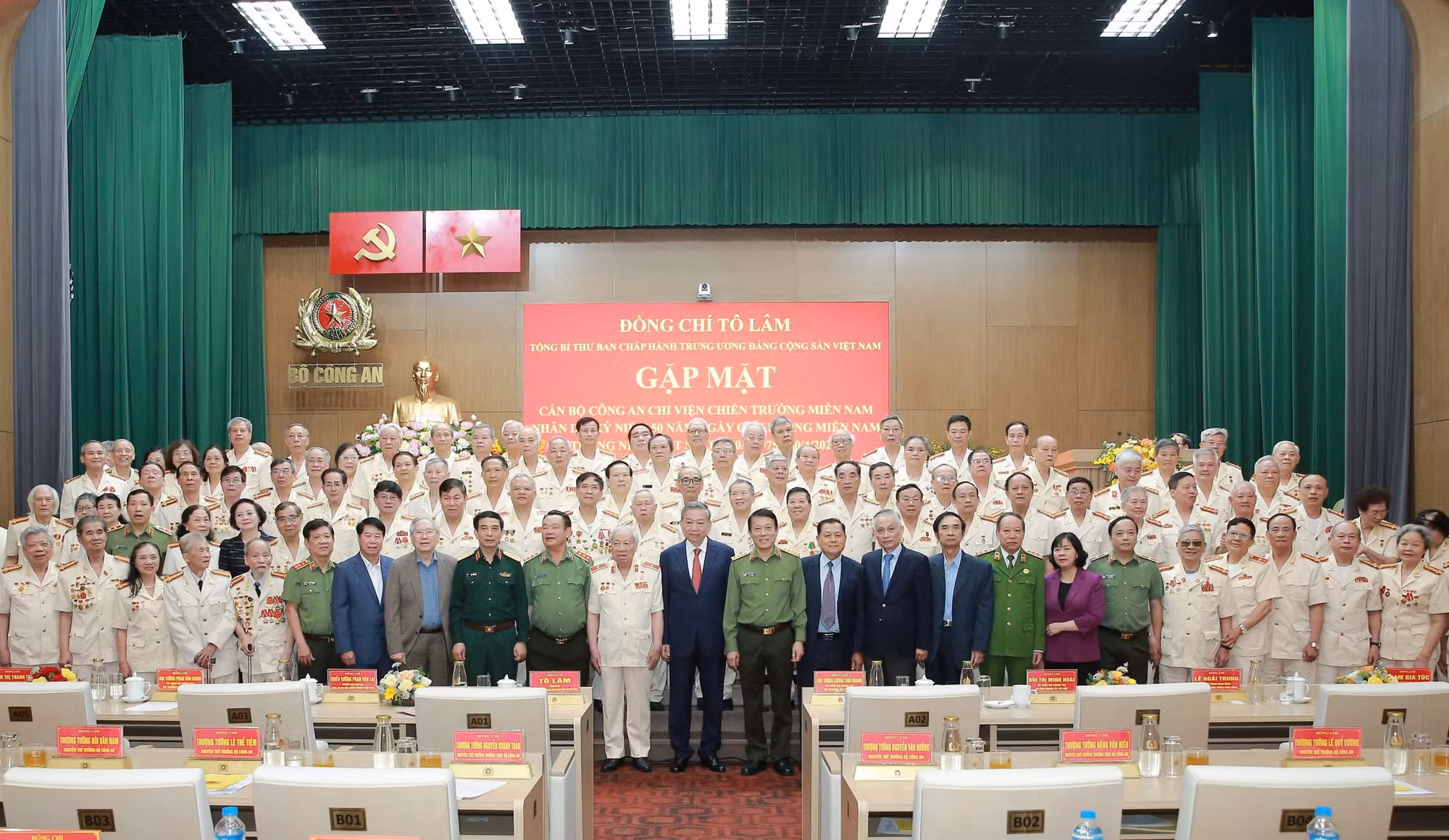 Xúc động cuộc gặp mặt nghĩa tình của Tổng Bí thư Tô Lâm với cán bộ Công an chi viện chiến trường miền Nam -0