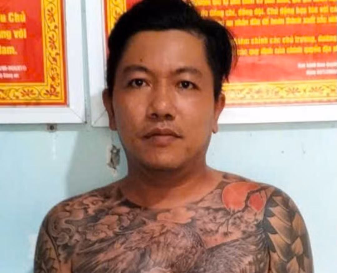 Công an xã xác minh nhóm đòi nợ thuê, bắt đối tượng có lệnh truy nã -0