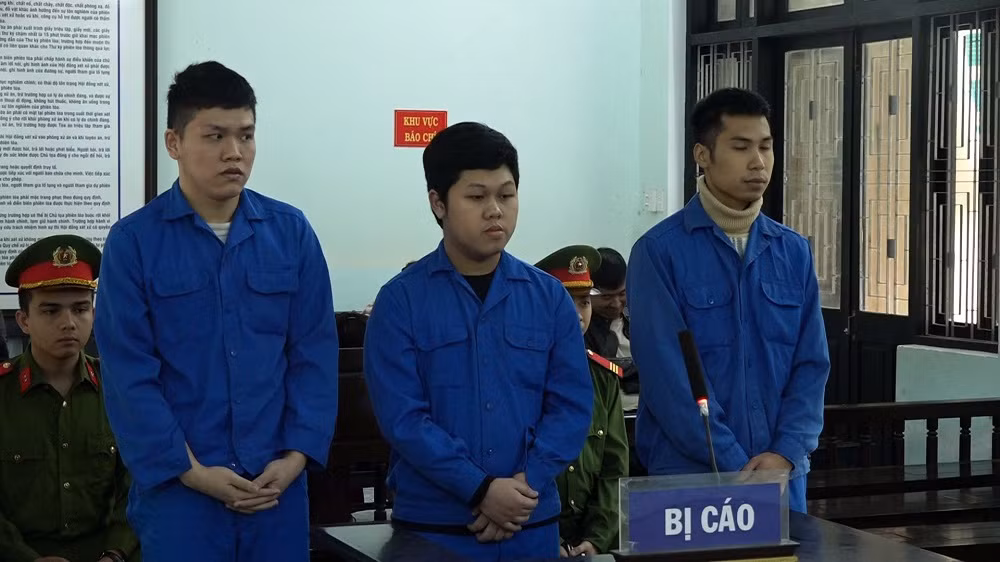 Giao dịch ma túy qua Facebook ảo, 3 đối tượng “dắt nhau” vào tù -0
