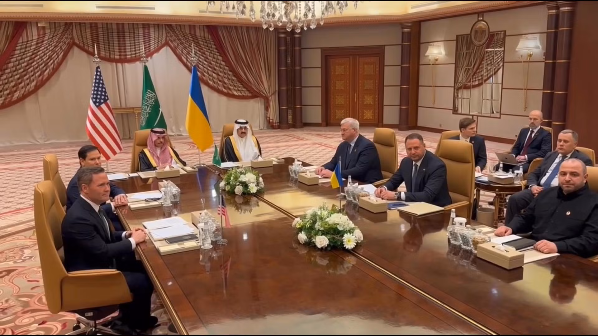 Saudi Arabia, “nhà hòa giải” mới của thế giới -0