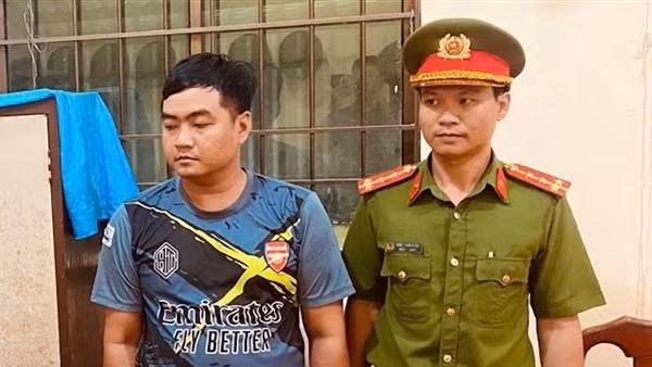 Tự xưng “Giám đốc Phòng CSGT” lừa nâng hạng GPLX không phải thi, tuỳ chọn biển đẹp
