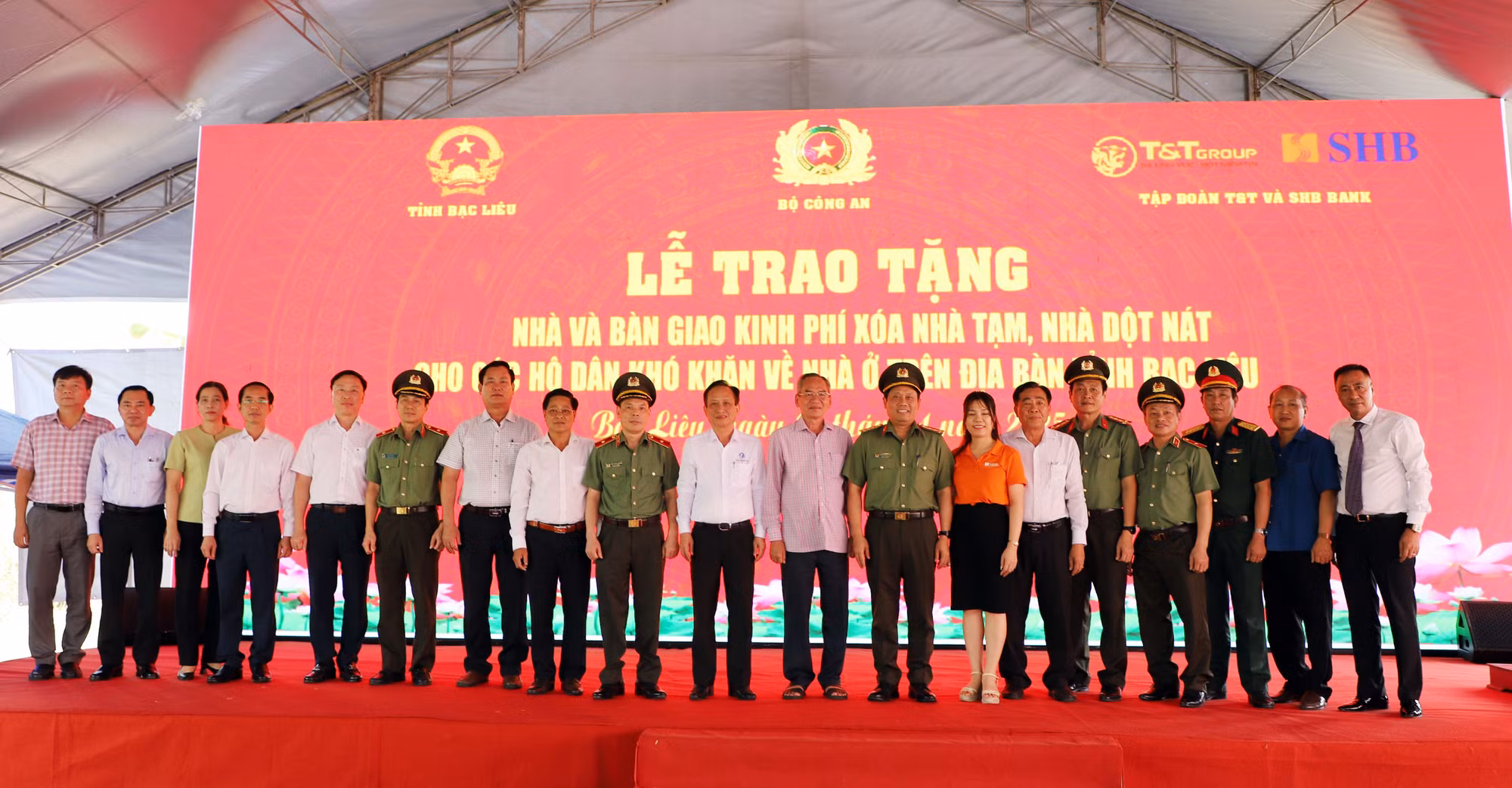Bộ Công an bàn giao kinh phí xây dựng 700 căn nhà tặng hộ nghèo, cận nghèo tại Bạc Liêu -0