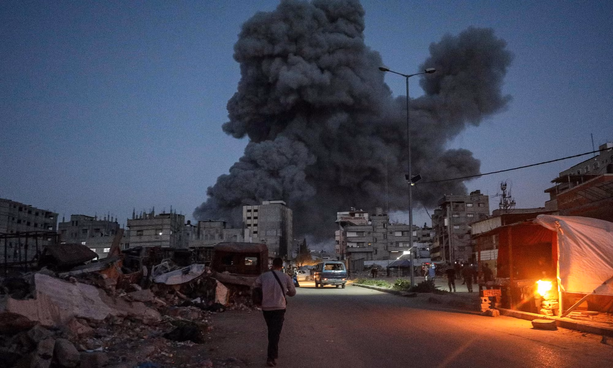 Israel bắn tên lửa vào trường học mà dân Gaza đang trú ẩn, 27 người chết -0