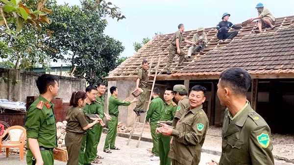 Lực lượng Công an chung tay xây nhà cho hộ nghèo