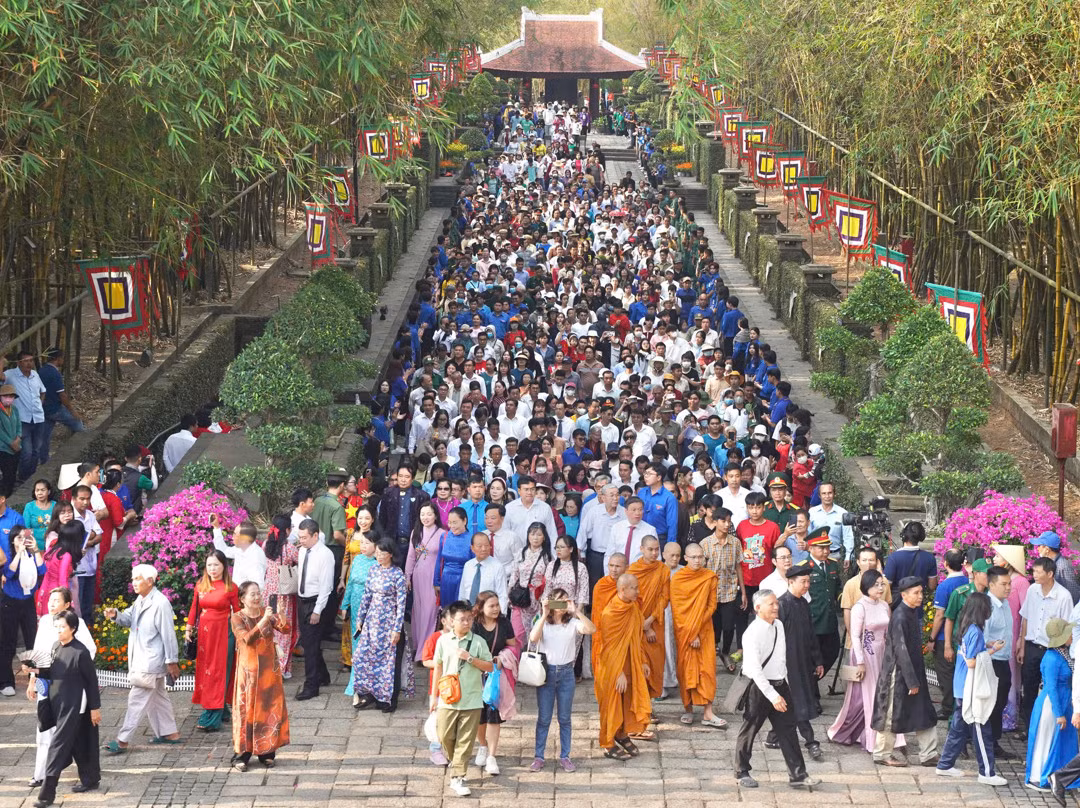 Lãnh đạo TP Hồ Chí Minh dâng hương tưởng nhớ công ơn Quốc Tổ Hùng Vương -0