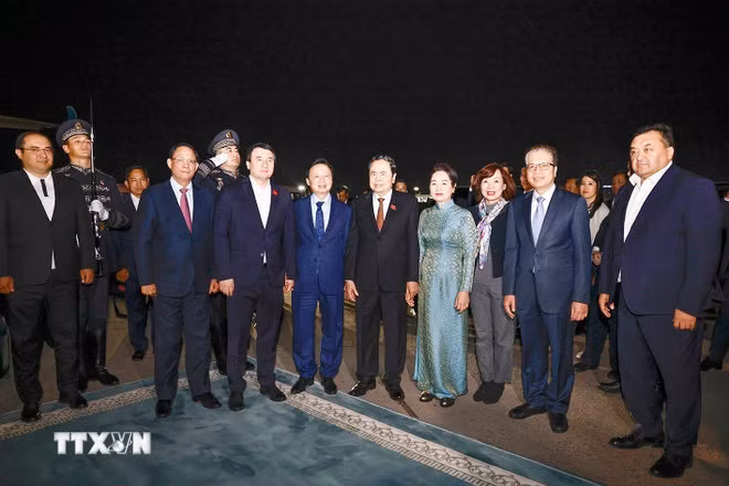 Chủ tịch Quốc hội kết thúc tốt đẹp chuyến thăm Uzbekistan, tham dự IPU-150 -1
