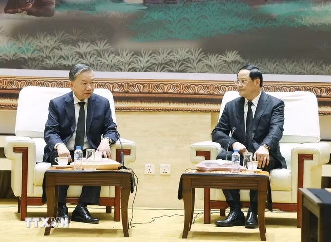 Tổng Bí thư Tô Lâm dẫn đầu đoàn Việt Nam viếng đồng chí Khamtay Siphandone -0