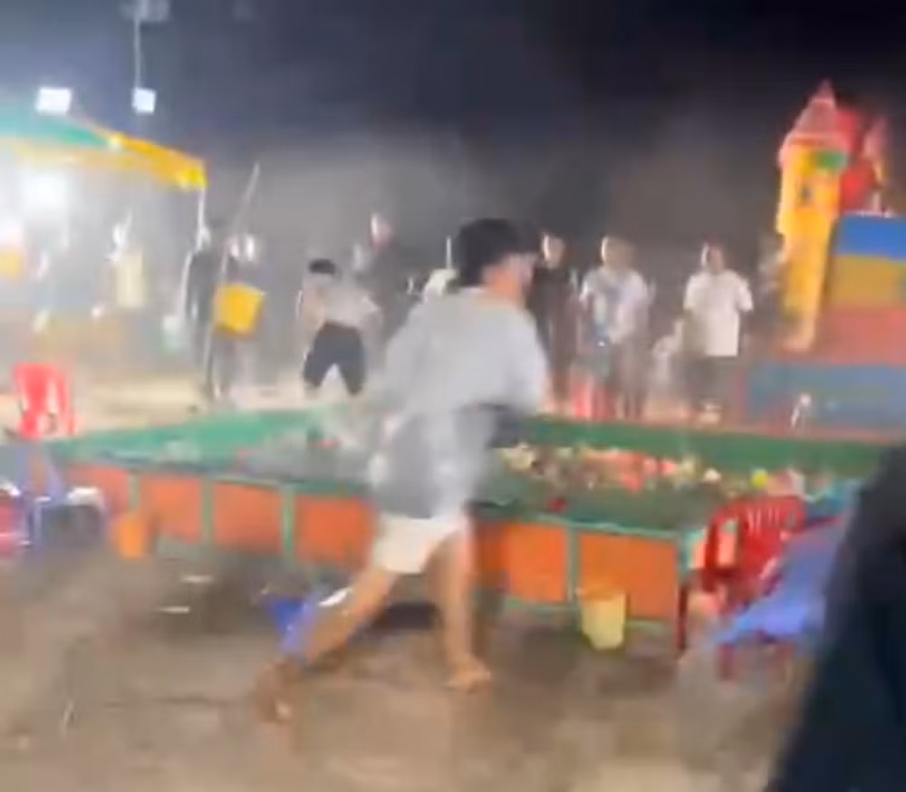 Hỗn chiến trong khu vui chơi, thiếu niên 16 tuổi&nbsp; đâm 4 người thương vong -0