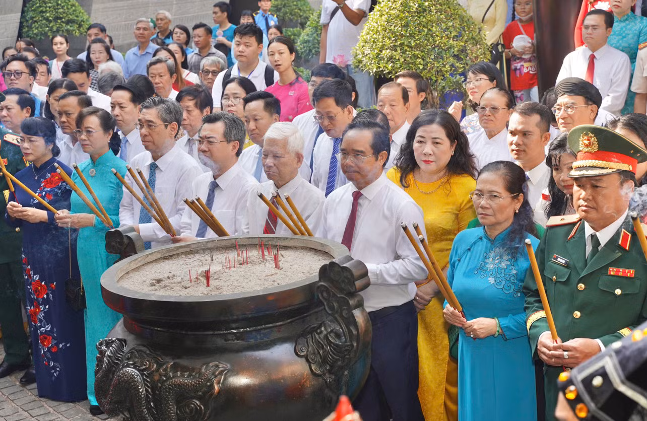 Lãnh đạo TP Hồ Chí Minh dâng hương tưởng nhớ công ơn Quốc Tổ Hùng Vương -0