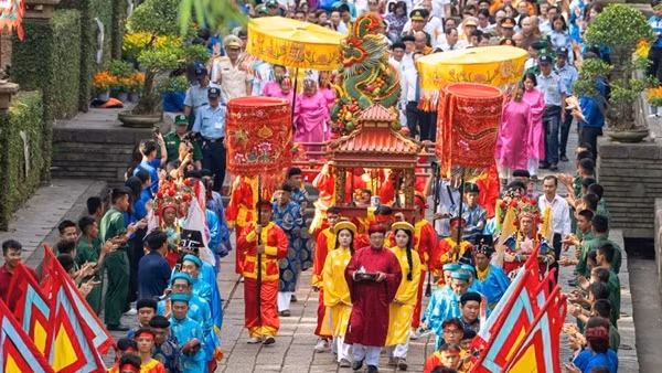 Lãnh đạo TP Hồ Chí Minh dâng hương tưởng nhớ công ơn Quốc Tổ Hùng Vương