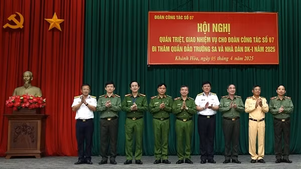 Đoàn công tác Bộ Công an sẵn sàng cho hành trình thăm Trường Sa