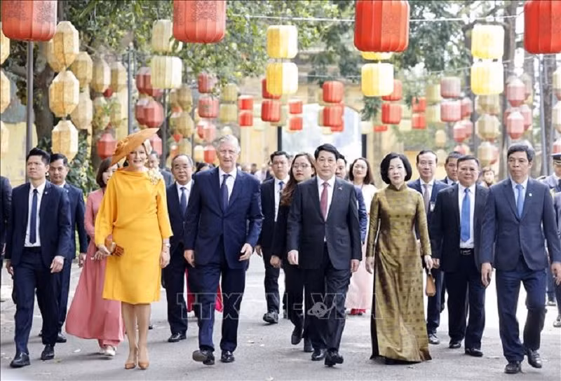 Chủ tịch nước Lương Cường và Nhà Vua Philippe tham quan Hoàng thành Thăng Long -0