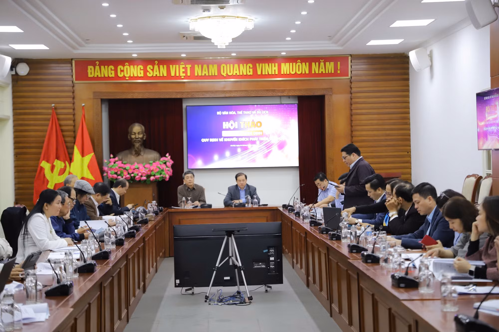 Xây dựng hành lang pháp lý để khuyến khích phát triển văn học -0