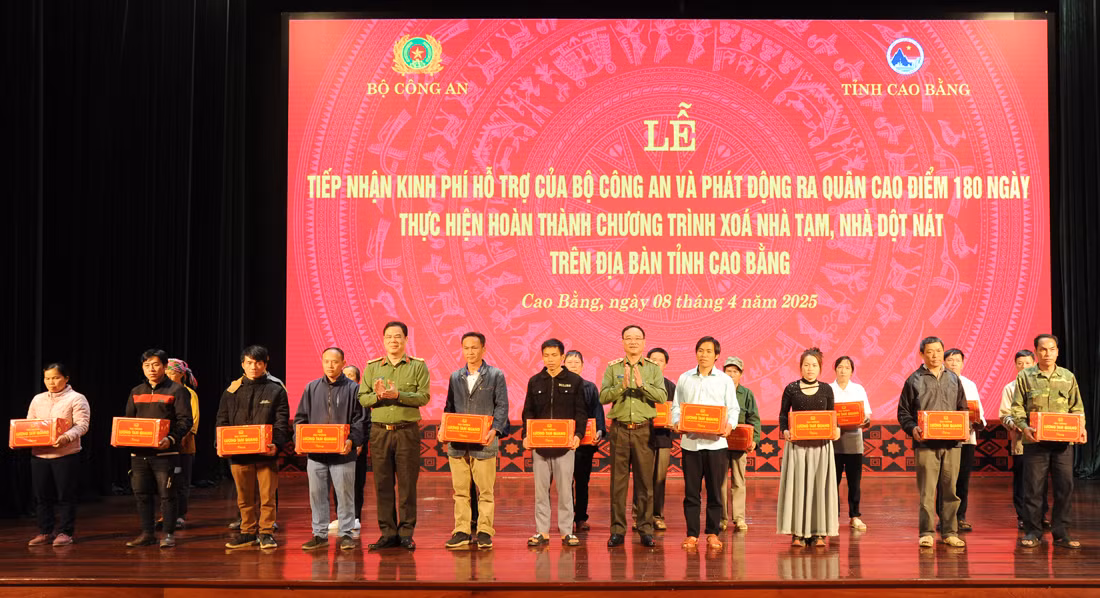 Phấn đấu hoàn thành xóa nhà tạm, nhà dột nát vượt mức để các hộ nghèo sớm có chỗ ở ổn định -0