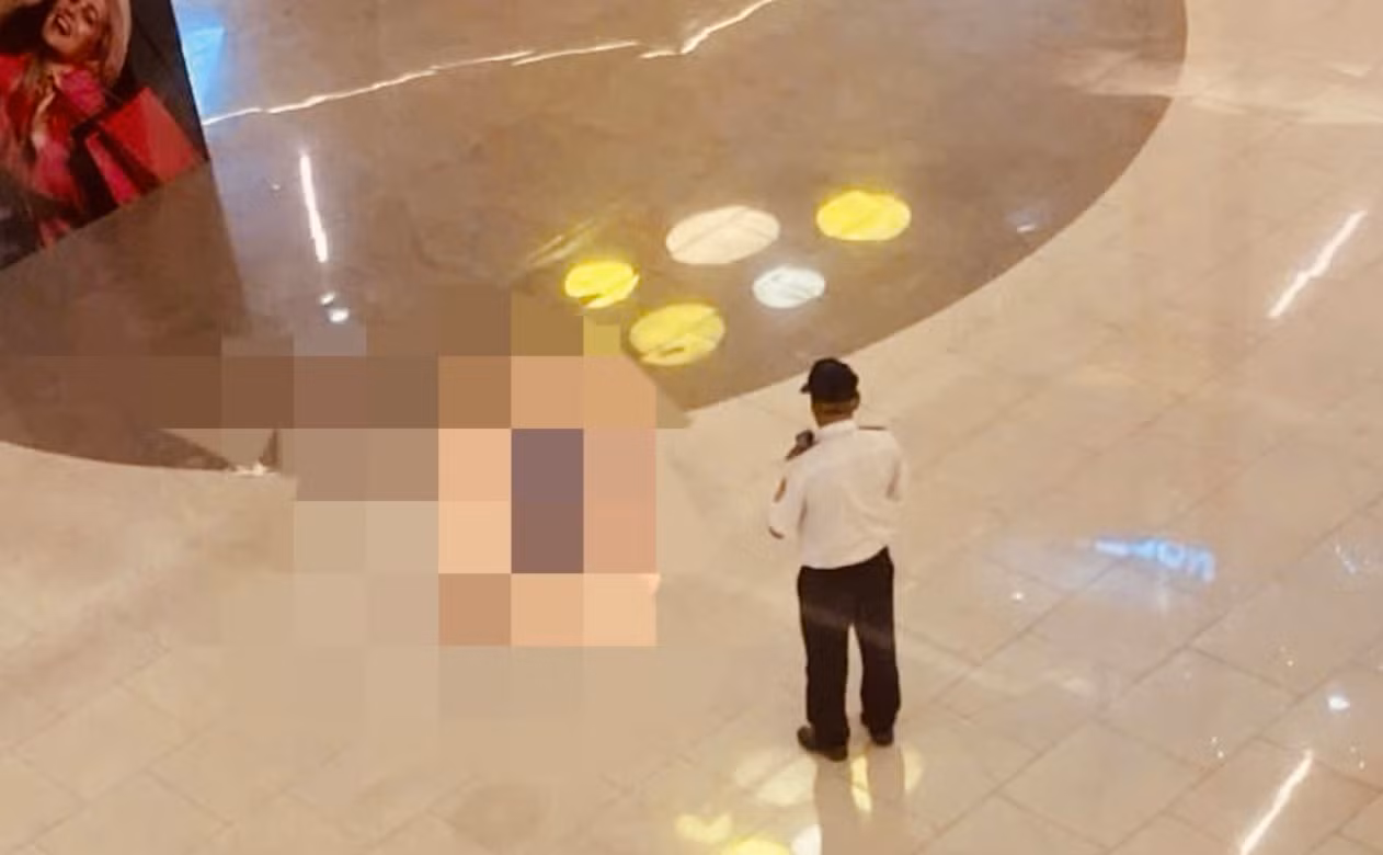 Lại xảy ra rơi lầu tại trung tâm thương mại Vạn Hạnh Mall -0
