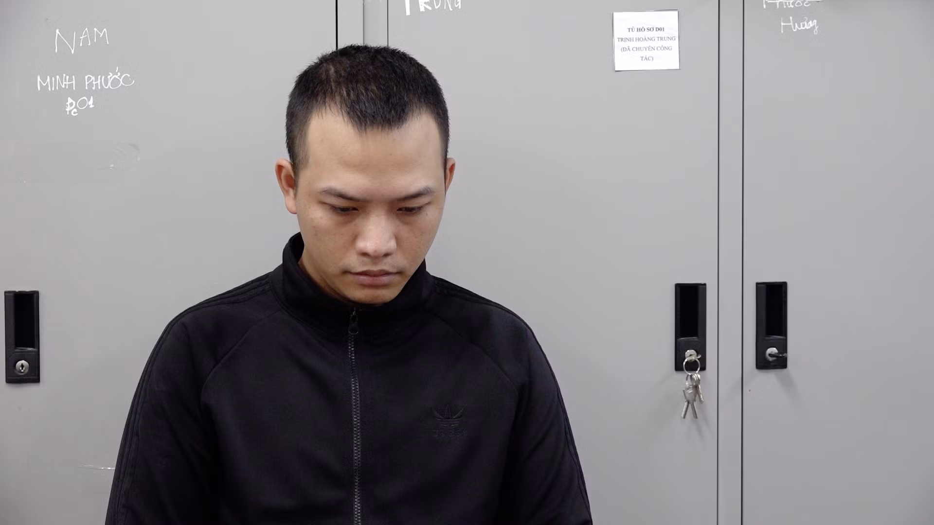  Khởi tố đối tượng điều khiển xe SH tông cán bộ CSGT để “thông chốt” -0