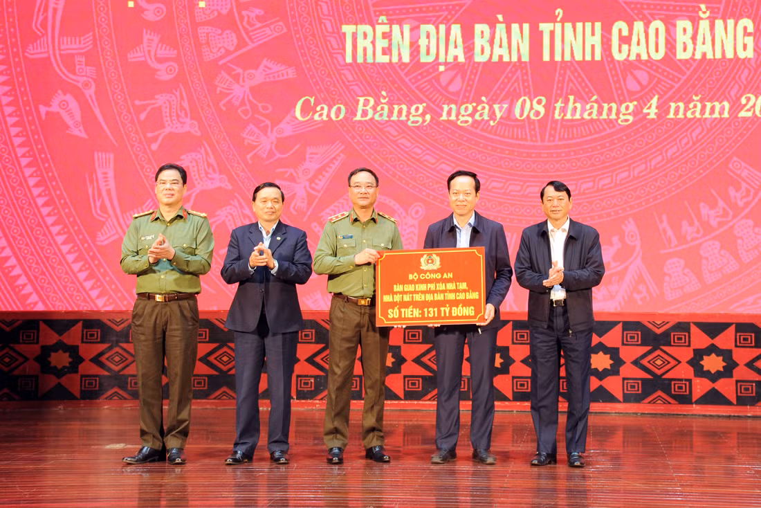 Phấn đấu hoàn thành xóa nhà tạm, nhà dột nát vượt mức để các hộ nghèo sớm có chỗ ở ổn định -0