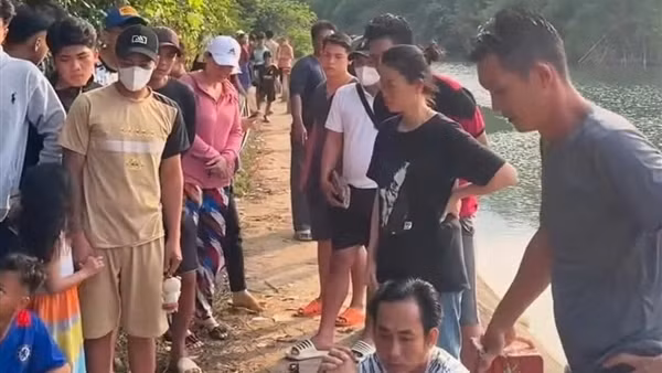 Thiếu niên vẫy tay kêu cứu giữa hồ và người cứu nạn đều tử vong