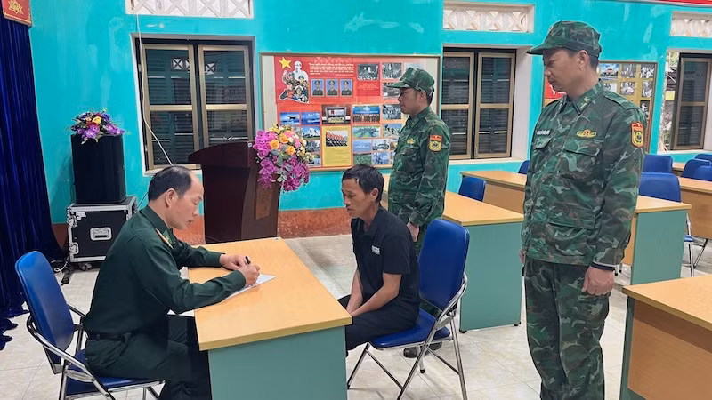 Bắt giữ đối tượng bán phụ nữ qua biên giới -0
