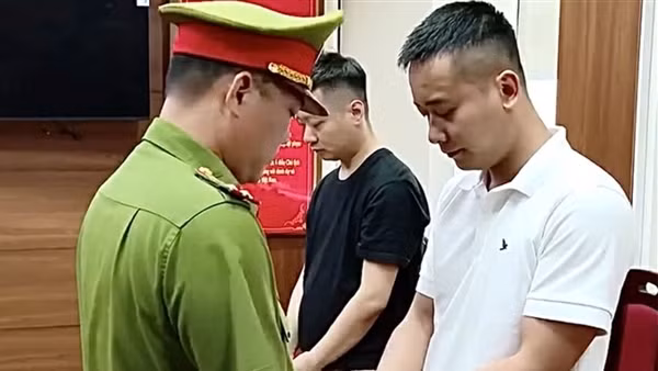 Vết "trượt dài" của Quang Linh Vlogs, bài học đắt giá cho nhiều người nổi tiếng