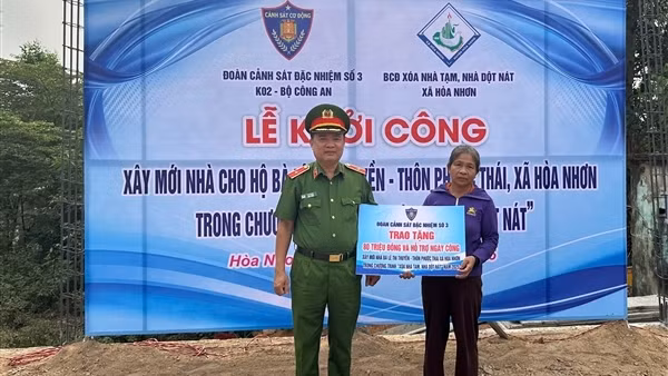 Bộ Tư lệnh Cảnh sát cơ động tích cực giúp dân xóa nhà tạm