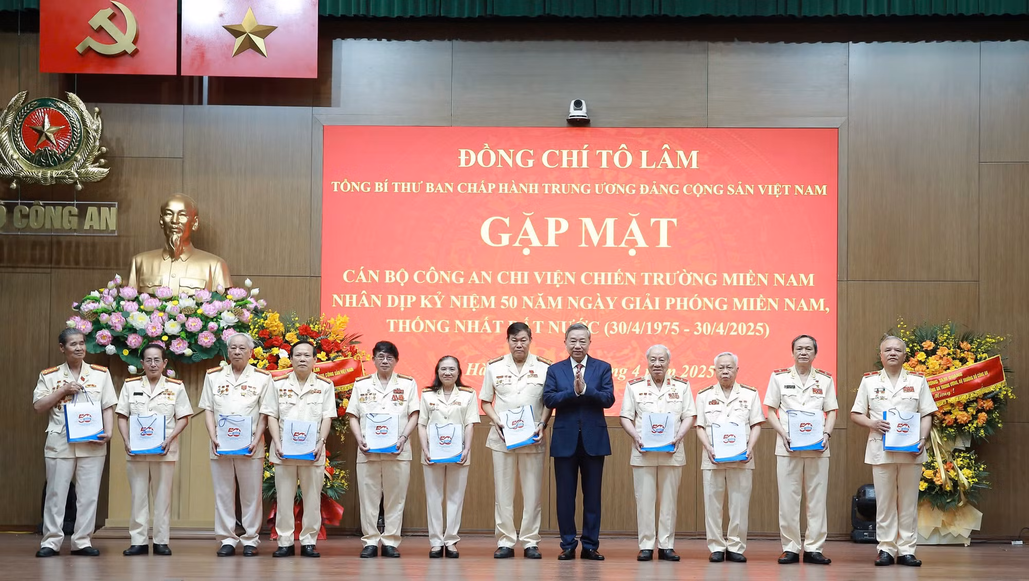 Xúc động cuộc gặp mặt nghĩa tình của Tổng Bí thư Tô Lâm với cán bộ Công an chi viện chiến trường miền Nam -0